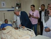 صور.. محافظ جنوب سيناء يزور المستشفى العام بالطور ويصرف مكافآت فورية للعاملين