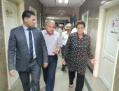 صور.. محافظ البحيرة تتفقد مستشفى دمنهور بعد نشوب حريق بسكن التمريض