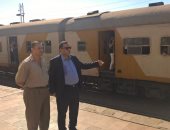 رئيس "السكة الحديد" يحيل مسئولين للتحقيق خلال جولة تفتيش مفاجئة على العاملين