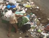 قارئ يشكو من تراكم القمامة بشارع النيل الأبيض بالجيزة
