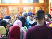 صورة اليوم.. فى زحمة العيد "ما يجيبها إلا ستاتها"