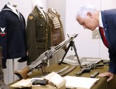 صور.. نائب الرئيس الأمريكى يزور المتحف الوطنى للحرب العالمية الثانية