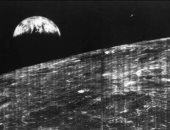 شاهد أول صورة التقطت للأرض من على سطح القمر