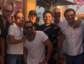 نجوم الفن يحتفلون بتصدر فيلم تامر حسنى "البدلة" الإيرادات 