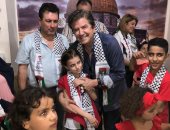صور.. وليد توفيق يزور أهالى مخيم شاتيلا الفلسطينى لتهنئتهم بعيد الأضحى