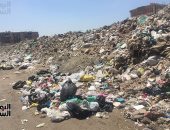 قارئ يرصد بالفيديو تلال القمامة بشارع جسر السويس