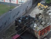 استجابة لصحافة المواطن: بالفيديو حى "بسيون" يرفع القمامة من شارع مدارس النيل