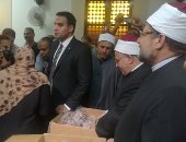 صور.. الأوقاف تبدأ توزيع لحوم الأضاحى على الأسر الأولى بالرعاية بالقاهرة والجيزة