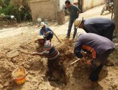 صور.. إنشاء طريق يربط الكتل السكنية للتوابع بقرية الجديدة فى الداخلة