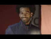 شاهد محمد صلاح يتصدر نجوم ليفربول لعرض ملابس الريدز للموسم الجديد