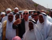 صور.. مشايخ دهب يستقبلون محافظ جنوب سيناء للتهنئة بتجديد الثقة