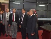 محافظ بنى سويف يتابع غرفة العمليات الرئيسية بالمحافظة