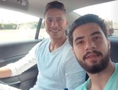 شاهد غناء اللاعب رمضان صبحى بالساحل الشمالى أثناء قضاء إجازته.. صور