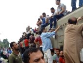 صور.. تكدس الركاب فى قطار المنوفية - القاهرة بسبب طول مدة الانتظار