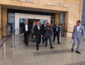 صور.. وزير الطيران يتفقد مطار سوهاج لمتابعة خطة تطويره