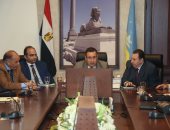 محافظ الإسكندرية يشدد على إزالة اشغالات الطريق على مستوى الأحياء