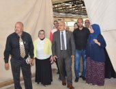 صور.. رئيس جامعة أسيوط يتفقد أعمال الكشف الطبى على الطلاب الجدد