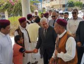 صور.. محافظ مطروح للعمد والمشايخ: أنا مش بتاع شلل ولا بستقى معلوماتى من الفيس