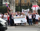 مؤيدو ومعارضو "بريكسيت يحتشدون أمام البرلمان البريطانى احتجاجا على سياسات ماى