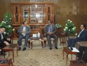 محافظ شمال سيناء يلتقى مديرى فروع البنوك بالعريش 