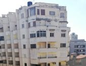 عقار آيل للسقوط يهدد حياة الأهالى بمنطقة سموحة فى الإسكندرية