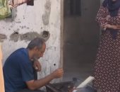 شاهد.. أهالى غزة يلجأون إلى الطهى على الحطب بسبب الظروف المعيشية الصعبة