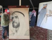 شاهد.. لوحة للشيخ زايد من المسامير المذهبة والخيوط فى مهرجان الألعاب البدوية