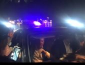 "حب الناس نعمة".. تجمهر معجبى وليد توفيق حول سيارته بعد حفله بسوريا
