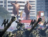 صور.. كوريا الشمالية تنظم عرضا عسكريا بدون استعراض لصواريخها الباليستية