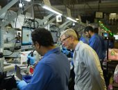 ترامب يطلب من آبل بناء مصانع جديدة فى أمريكا لتجنب الرسوم الجمركية