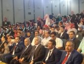 صور.. رئيس جامعة دمنهور يشارك فى حفل تخرج طلاب الدفعة السابعة بكلية الطب البيطرى