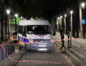 صور.. إصابة 7 أشخاص بينهم سائحان بريطانيّان فى هجوم بسكّين فى باريس