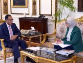 رئيس الوزراء يتابع موقف تنفيذ تكليفات الرئيس للارتقاء بالمنظومة الصحية