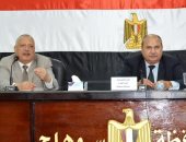 سكرتير محافظة سوهاج يناقش سبل تفعيل العمل بوحدة البناء المخالف