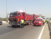 ضبط سائق نقل لا يحمل رخصا صدم سيارة ملاكي في القاهرة الجديدة