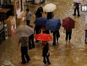 بعد الفلبين والصين.. الفيضانات تجتاح "هونج كونج" بسبب إعصار "مانكوت" 