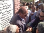 محافظ الإسكندرية يضع حجر أساس مشروع الصرف الصحى بقرية أبيس الأولى