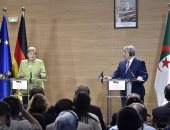 ميركل: ألمانيا والجزائر ستعملان عن كثب فى مسألة ترحيل طالبى اللجوء - صور