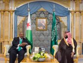 ولى العهد السعودى يبحث مع الرئيس الجيبوتى العلاقات الثنائية