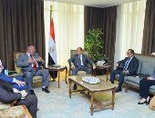 وزير الصناعة يبحث تطوير الصناعات اليدوية والحرفية وزيادة معدلات التصدير