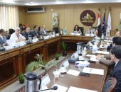محافظ دمياط تبحث عقد ملتقى توظيفى لتوفير فرص عمل لشباب الخريجين