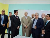 محافظ القليوبية يتفقد مستشفى شبين القناطر للاطمئنان على المرضى ويفتتح مدرستين