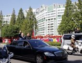 آلاف الكوريين الشماليين يحتشدون لتحية موكب زعيم كوريا الجنوبية