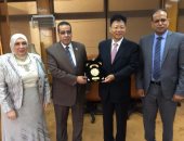 رئيس جامعة القناة يبحث التعاون المشترك مع المستشار الاقتصادى لوزير التجارة الصينى