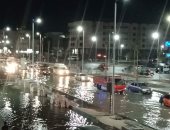 صور.. غرق أكبر شوارع الغردقة فى مياه الصرف الصحى بسبب كسر فى الخط الرئيسى