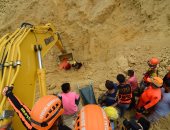 صور.. عمال الإنقاذ بالفلبين ينتشلون جثث ضحايا الانهيارات الأرضية