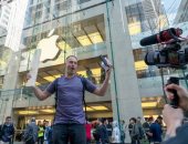 فيديو.. إلقاء هاتف iPhone XS Max من مسافة 8 أمتار لاختبار قوة تحمله