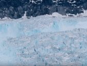 شاهد.. انهيار قطعة عملاقة من جبل جليدى تقدر مساحتها بنصف "مانهاتن"