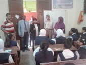 صور.. وكيل تعليم قنا يحيل مدير مدرسة للتحقيق لوجود موتور مياه على الأرض  