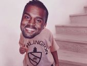 صور.. خفة ظل ابن كيم كاردشيان "سانت" واختباؤه وراء قناع والده كانى ويست